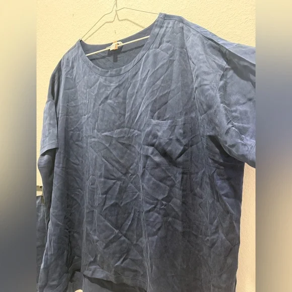 Lunya Nordstrom navy blue silk short sleeve t shirt top and shorts pajama set - Picture 5 of 11